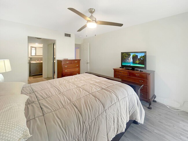 Building Photo - 4901 38th Way S