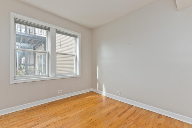 Building Photo - 2 bedroom in Chicago IL 60647