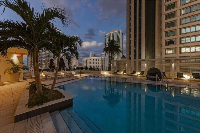 Building Photo - 275 1st Ave S