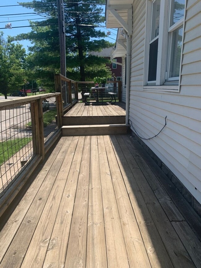 Building Photo - ***AVAILABLE AUGUST 2027*** 5 Bed 2 Bath house. Close to business school. Excellent Location!