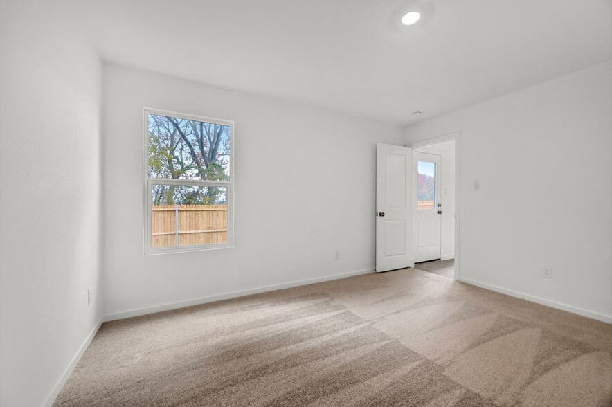 Building Photo - 6622 Highlands St