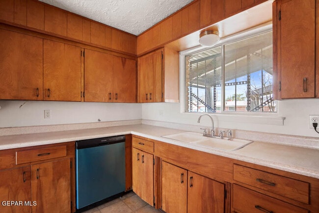 Building Photo - 3313 Cork Dr