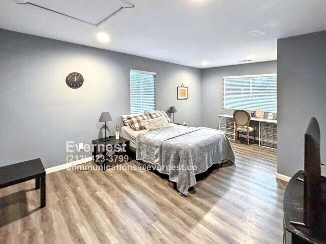 Building Photo - Charming 2-Bedroom Home in a Prime Locatio...