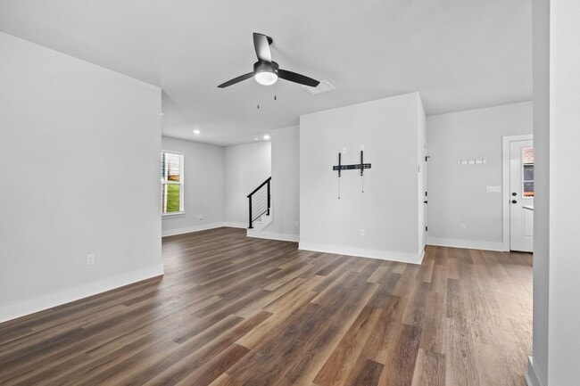 Building Photo - Beautiful and Modern Home!