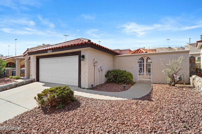 Building Photo - 205 N Alto Mesa Dr