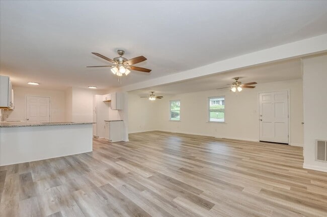 Building Photo - 4 Bed/2 Bath home in Columbia County