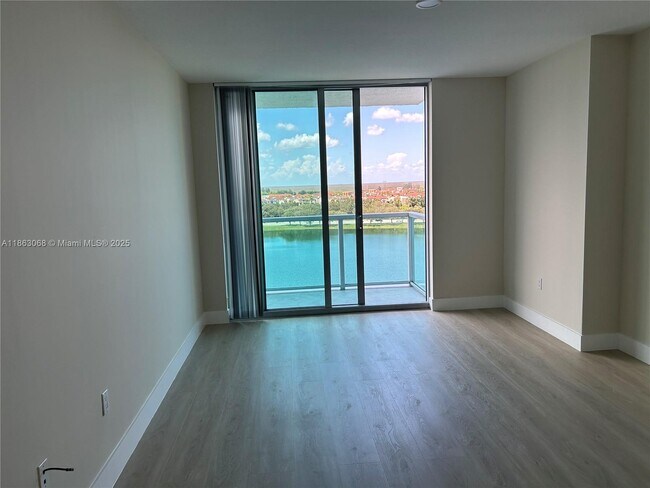 Building Photo - 2681 N Flamingo Rd