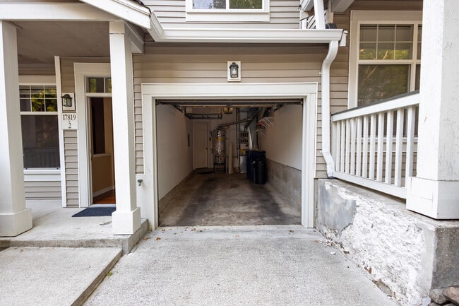Garage - 17819 NE 96th Way