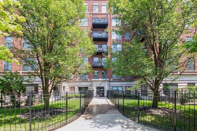Primary Photo - 4537 S Drexel Blvd