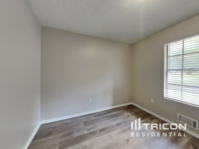 Building Photo - 5708 St Thomas Dr