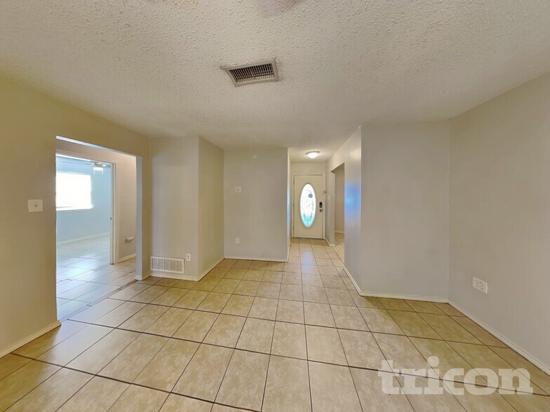 Building Photo - 726 Cindy Dr