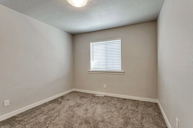 Building Photo - 808 S 1710 E