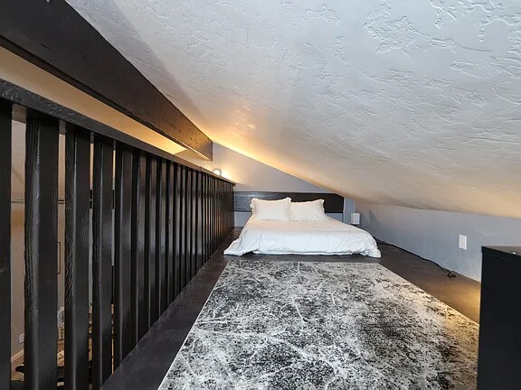 Building Photo - 1615 N Santa Rita Ave