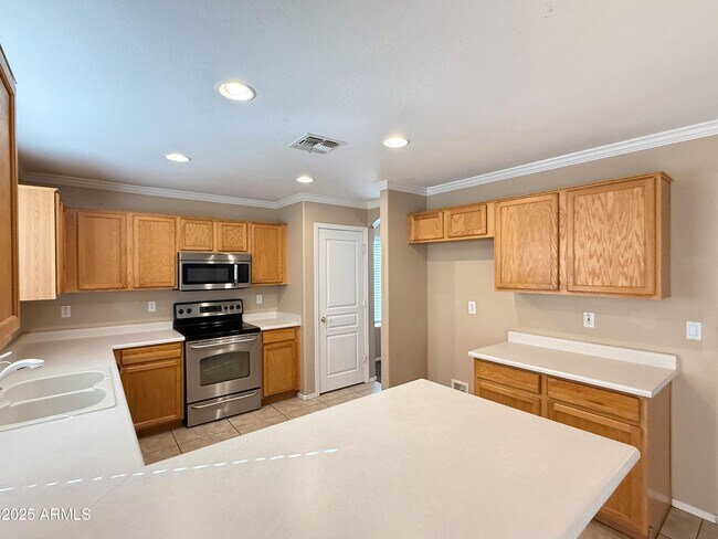 Building Photo - 3363 E Flamingo Ct