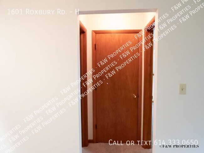 Building Photo - 1601 Roxbury Rd