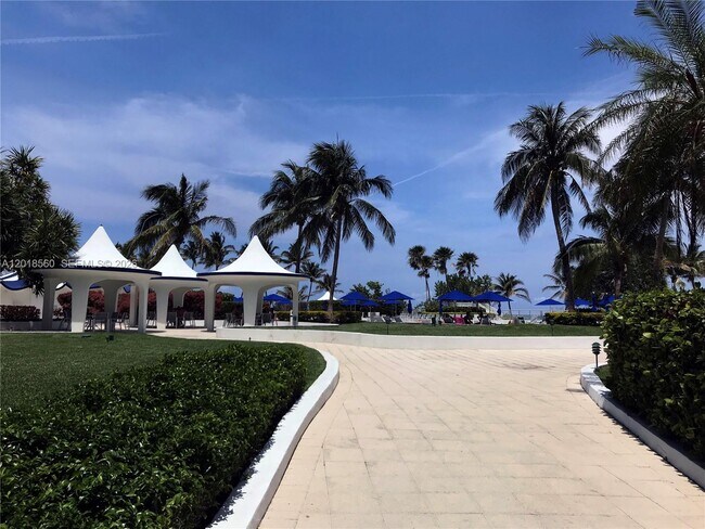 Building Photo - 5151 Collins Ave