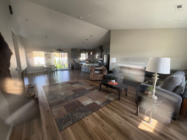 Building Photo - Home for Rent in Quincy