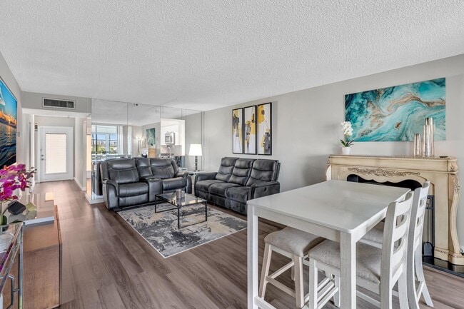 Building Photo - 14623 Bonaire Blvd