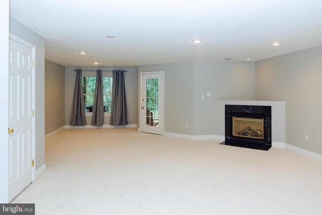 Building Photo - 6029 Blue Point Ct