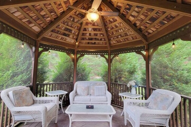 Building Photo - 66 Paquette Dr