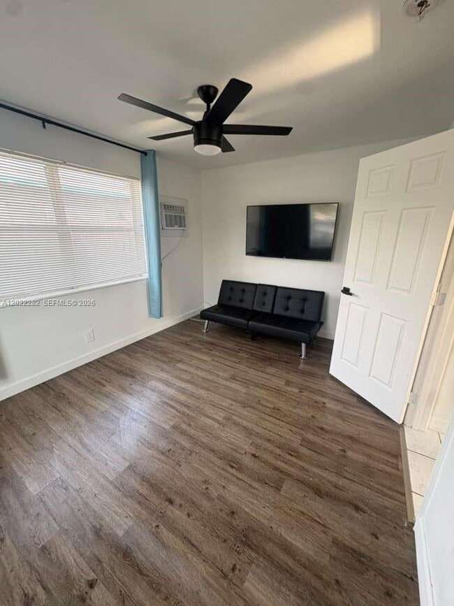 Building Photo - 3210 Canal Dr