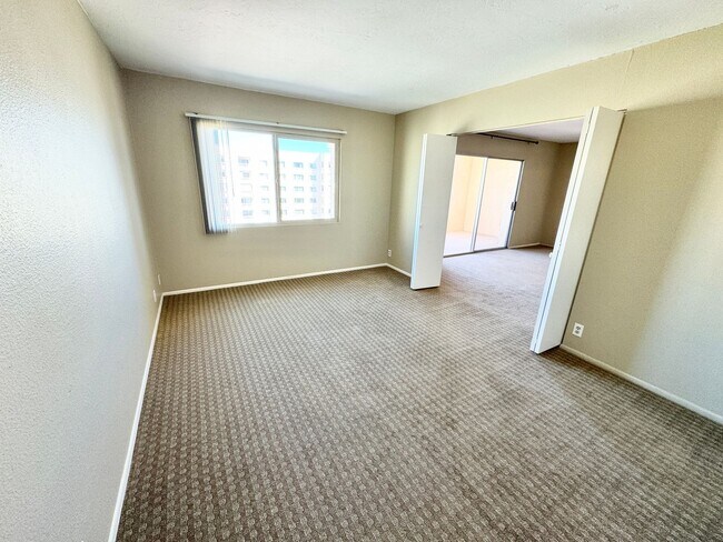Building Photo - Amazing 2 Bedroom/2 Bath Condo!  Top Level Corner Unit with Spectacular Amenities!