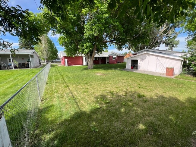 Building Photo - 429 E Pine St