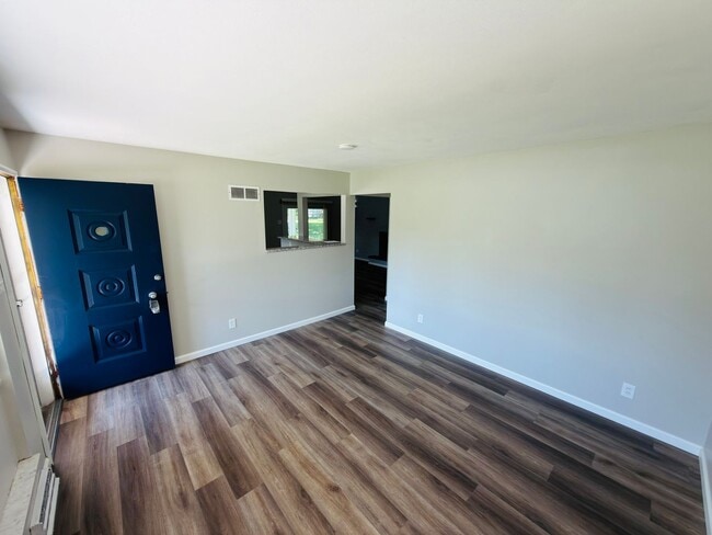 Building Photo - Move-In Ready 3BR/2BA Home with 2-Car Garage in St. Charles