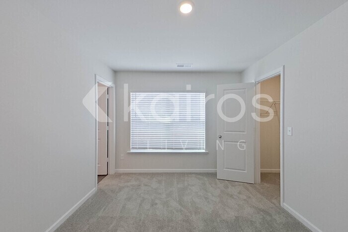 Building Photo - 2167 Banyon Cir