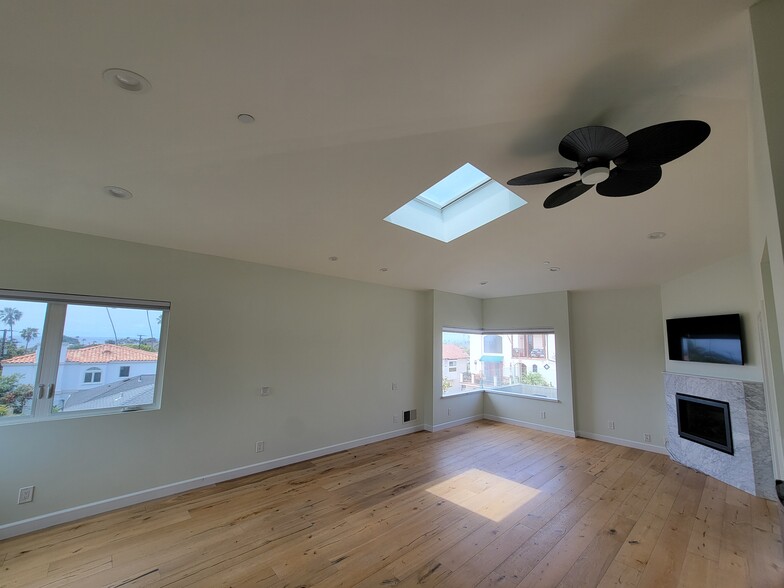 Building Photo - 410 Miramar Dr
