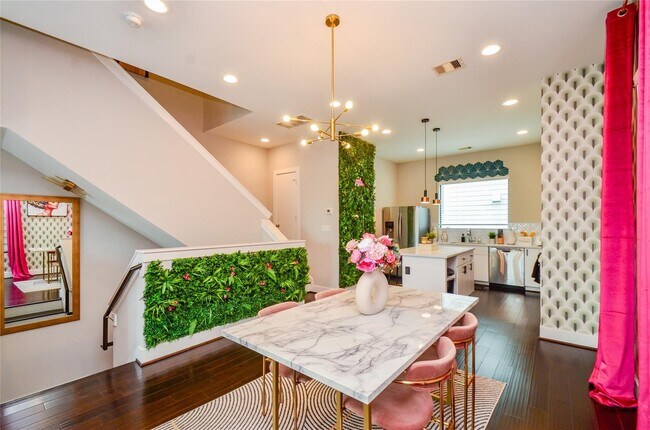 Primary Photo - 3804 Leeland St