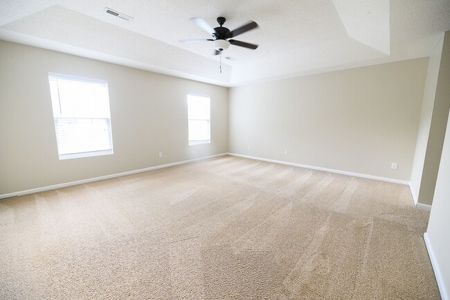 Building Photo - 2000 Lannigan Dr