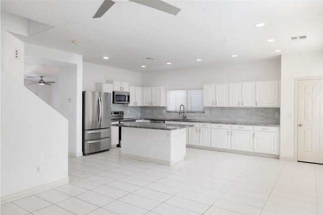 Building Photo - 7500 E Deer Valley Rd