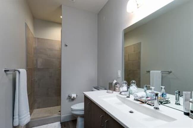 Building Photo - West Side Manhattan Townhome Available July 1!