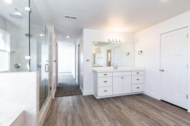 Building Photo - Stunning Modern Home in Charming Midway – ...