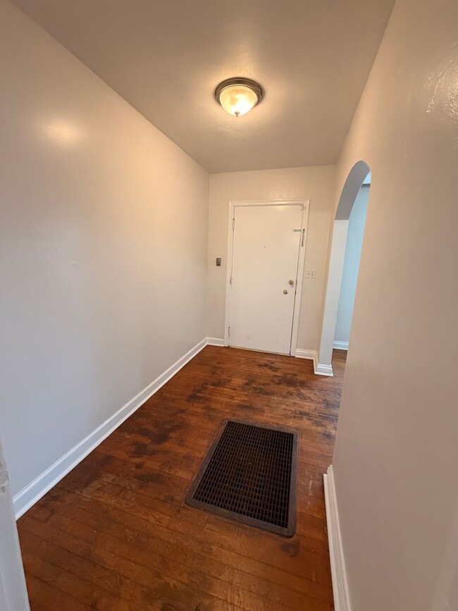 Building Photo - Brick 3/1.5 House in West Rome- $1,250