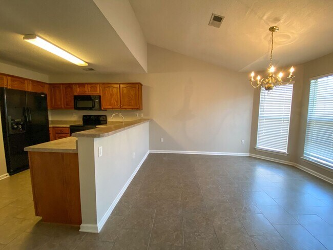 Building Photo - 3 bed, 2 bath house with fresh paint, appliances in Southaven