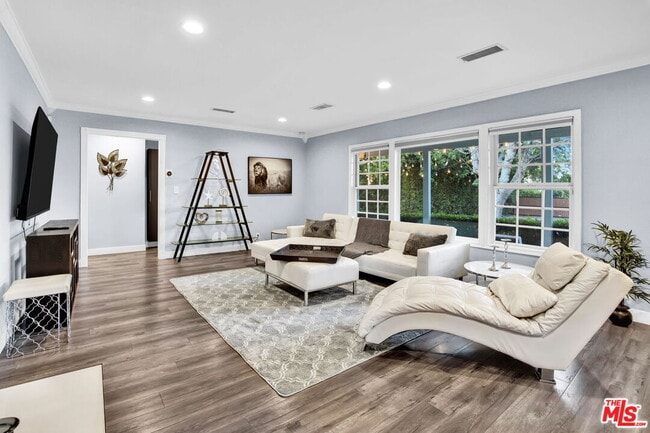 Building Photo - 8345 White Oak Ave