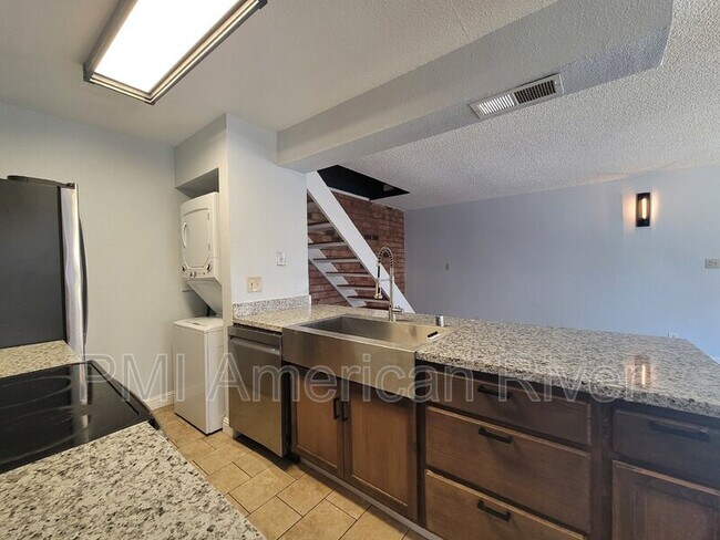 Building Photo - 10 La Pera Ct