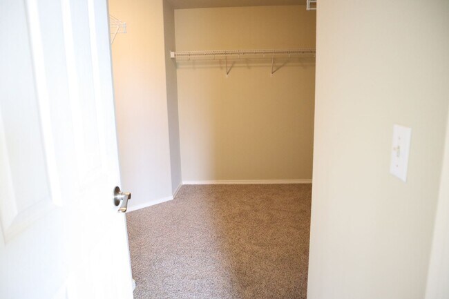 Building Photo - 9507 NE 39th Ave