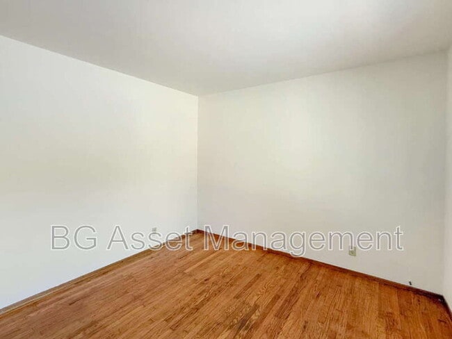 Building Photo - 2672 Doidge Ave