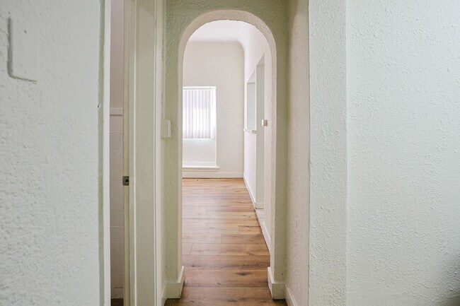 Building Photo - Modern Living in Koreatown: Stylish Studio Apartment