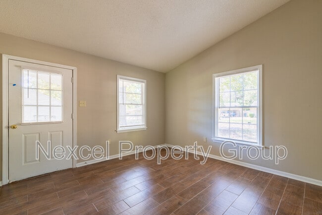 Building Photo - 8106 Elmbrook Dr