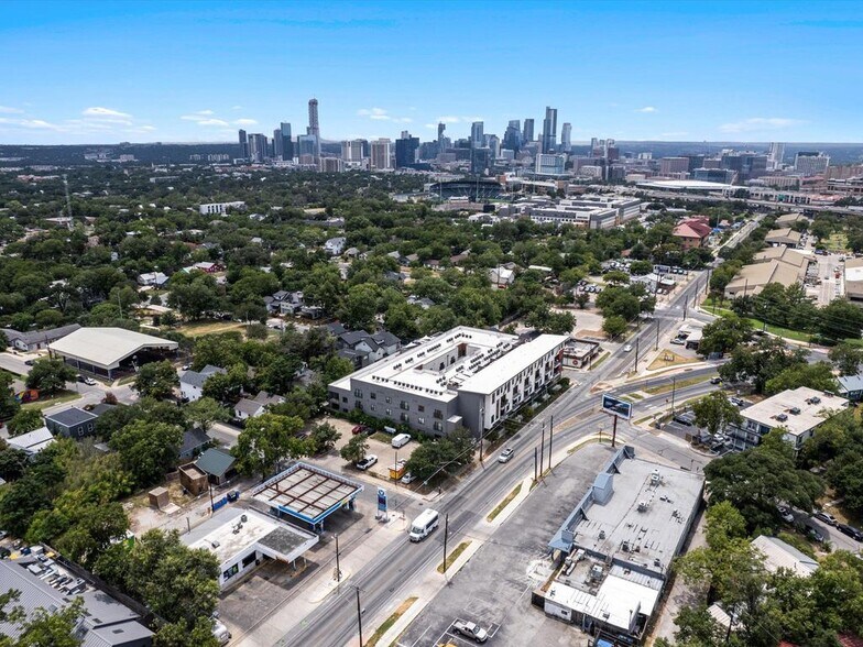Downtown - 2213 Poquito St