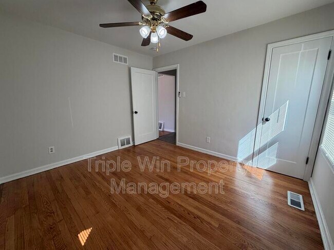 Building Photo - 8015 Aline Ave