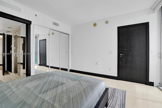 Building Photo - 465 Brickell Ave