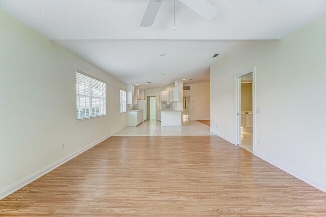 Building Photo - 923 Magdalena Rd