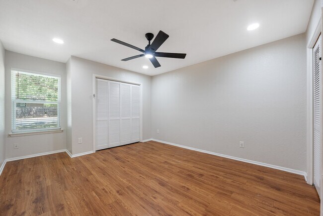 Building Photo - 9005 Curlew Dr