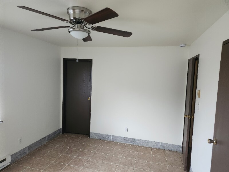 Building Photo - 8835 N Swan Rd