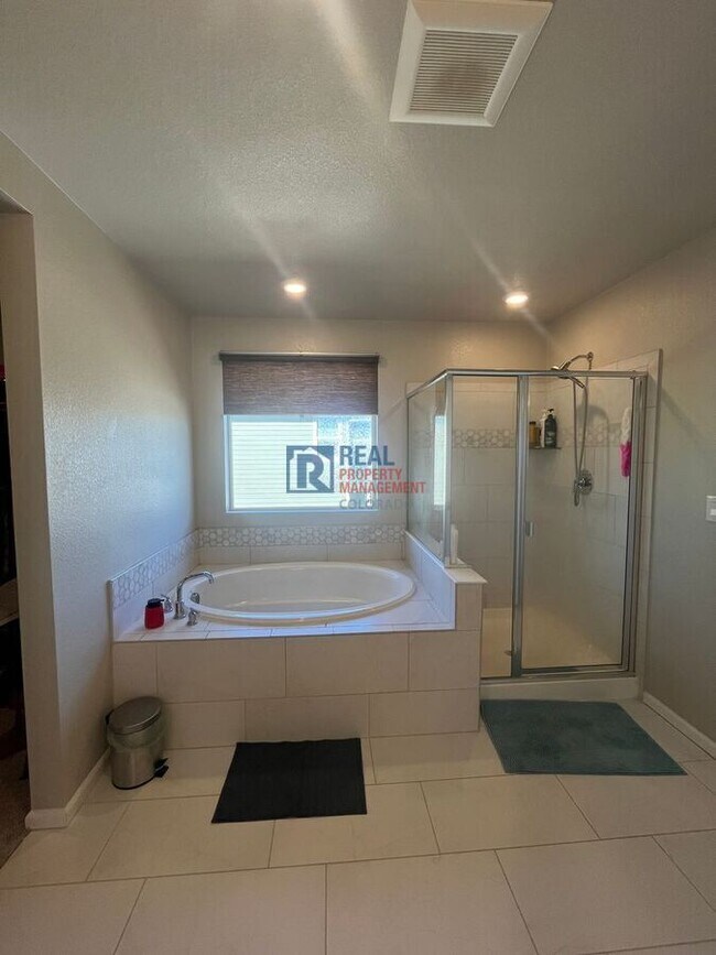 Building Photo - 13621 Crane Ct